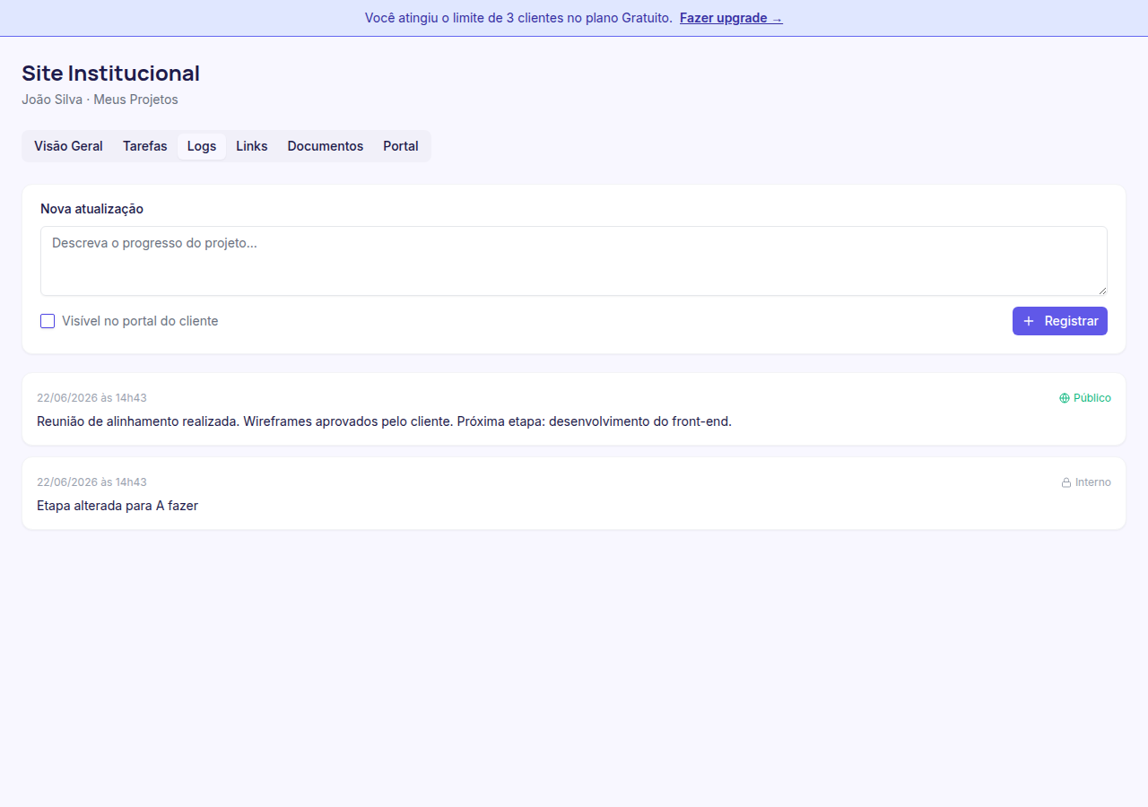 Log de andamento registrado com badge de visibilidade